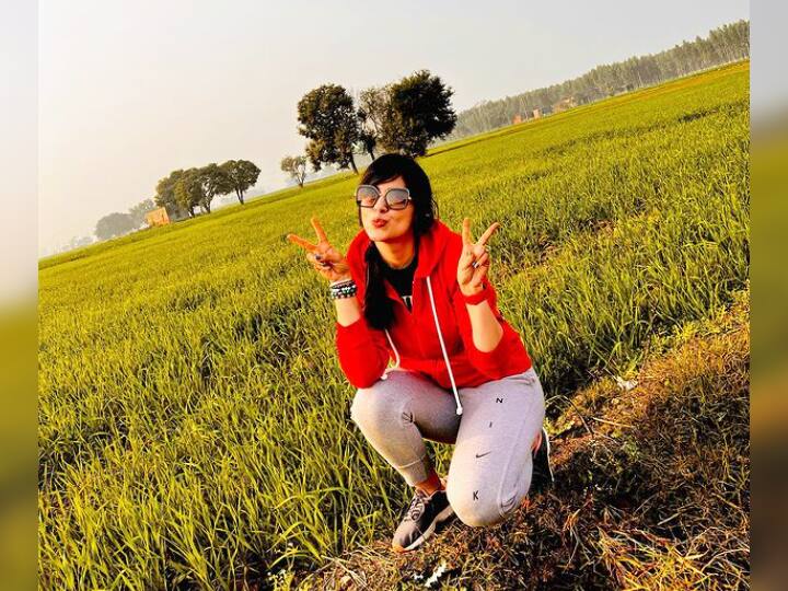 सुरक्षित लैंडिंग के बाद एक तरफ लोगों ने राहत की सांस ली. मोनिका खन्ना की ये सारी तस्वीरें उनके इंस्टाग्राम अकाउंट से ली गई हैं.