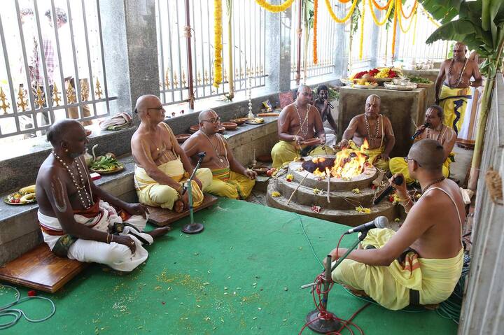 తిరుపతి సమీపంలోని పాతకాల్వ (పేరూరు పండ వద్ద )లో టీటీడీ నిర్మించిన శ్రీ వకుళామాత ఆలయ మహాసంప్రోక్షణ కార్యక్రమాల్లో భాగంగా సోమవారం ఉదయం క్షీరాధివాసం నిర్వహించారు.