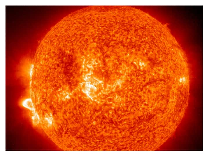 AR3038 Sunspot: सूरज पर दिखा यह सनस्पॉट, अगर विस्फोट हुआ तो पृथ्वी पर पड़ सकता है ये असर, जानिए पूरी डिटेल्स If this sunspot shown on the sun explodes, then it can have an effect on the earth AR3038 Sunspot: सूरज पर दिखा यह सनस्पॉट, अगर विस्फोट हुआ तो पृथ्वी पर पड़ सकता है ये असर, जानिए पूरी डिटेल्स