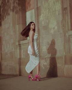 In Pics : अभिनेत्री मृणाल ठाकूरचं नवं फोटोशूट; इन्स्टावर शेअर केले फोटो!