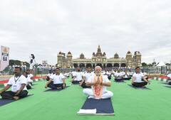 International Yoga Day: PM Modi એ મૈસૂર પેલેસ પરિસરમાં કર્યા યોગ, જુઓ તસવીરો