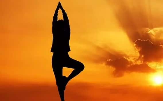 Health Tips: क्या अपच की वजह से आपका पेट फूल जाता है? तो योगासन से करें पाचन तंत्र को दुरुस्त