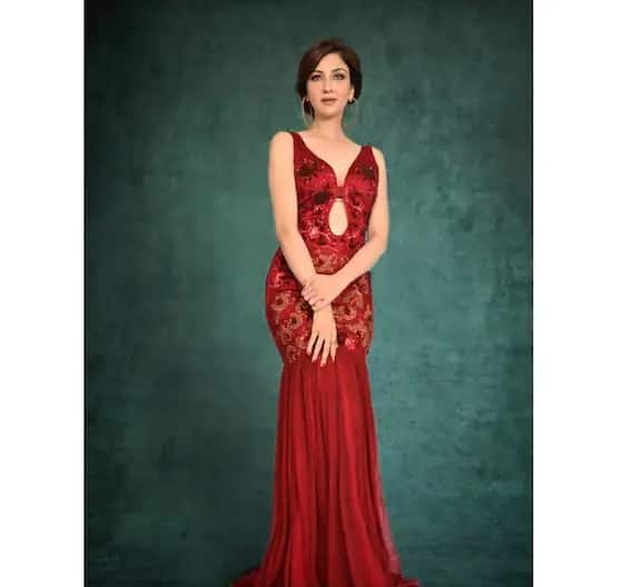 In off-shoulder dress, sister-in-law is at home, guessing the murder of old niece, see photo