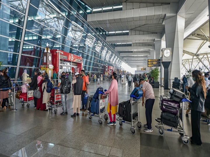 Delhi News: DIAL launched beta version of DigiYatra app for speedy check-in t Delhi IGI airport Terminal 3 Delhi News: दिल्ली के IGI  एयरपोर्ट के टर्मिनल 3 पर अब बिना डॉक्यूमेंट्स दिखाए होगी एंट्री,  बस करना होगा ये काम