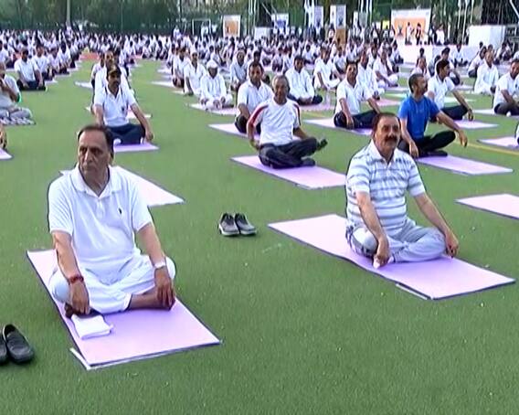 अंतर्राष्ट्रीय योग दिवस: गुजरात में कैसे मनाया गया योग दिवस? तस्वीरें देखें