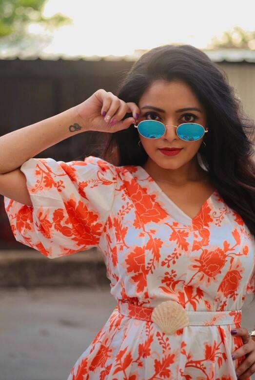 இனி நீயும் நானும்… ஒன்றாய்ச் சேர்ந்தால்… காதல் இரண்டு எழுத்து…