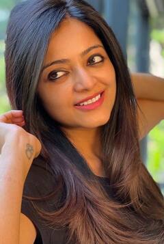 Actress Janani : விண்மீன் விதையில்… நடிகை ஜனனியின் இன்ஸ்டா க்ளிக்ஸ்!