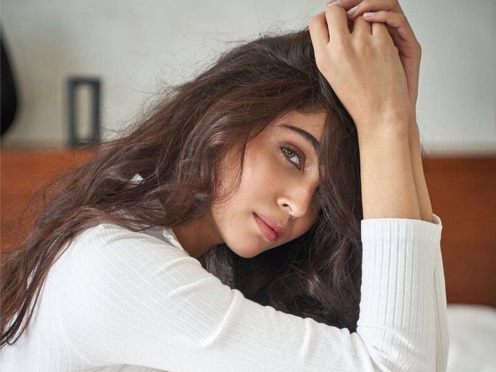 Vicky Kaushal brother Sunny Kaushal girlfriend Sharvari Wagh photos goes viral विक्की कौशल के भाई की गर्लफ्रेंड है बेहद खूबसूरत, इस एक्स CM से है गहरा रिश्ता, तस्वीरों से नहीं हटेंगी निगाहें