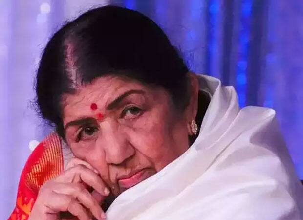 स्वर कोकीला के नाम से मशहूर भारत की लेजेंड्री सिंगर लता मंगेशकर ने 6 फरवरी 2022 को इस दुनिया को अलविदा कह दिया था. उन्होंने अपने गाने और अपनी आवाज से दुनियाभर में पहचान बनाई. उनके सुरों में ऐसा जादू था कि उन्हें 'भारत की स्वर कोकीला' का नाम दे दिया गया था. लता मंगेश्कर जनवरी 2022 में कोरोना की चपेट में आ गई थीं जिसके बाद उन्हें अस्पताल में भर्ती कराया गया था.