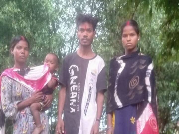I love them both Jharkhand groom marries 2 women in ceremony இருவரையும் காதலிக்கிறேன்... விட்டுப் பிரிய முடியாது...  காத்து வாக்குல ரெண்டு திருமணம்