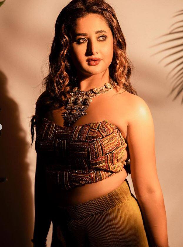 રશ્મિ દેસાઈ પોતાની અનોખી સ્ટાઈલને કારણે લાઈમલાઈટમાં રહે છે.