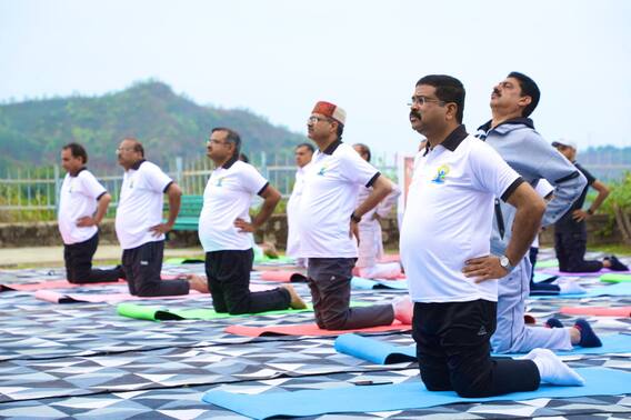 International Yoga Day 2022: Cabinet Ministers Perform Yoga Asanas In Different Parts Of Country — SEE PICS