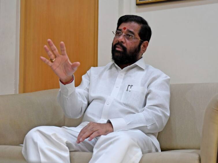 Shiv Sena crisis what is anti-defection law how much Eknath Shinde needs his side Anti-defection law : उद्धव ठाकरेंना नामोहरम करून एकनाथ शिंदे शिवसेनेवर 'सर्जिकल स्ट्राईक' करतील? पक्षांतर बंदी कायदा काय सांगतो?