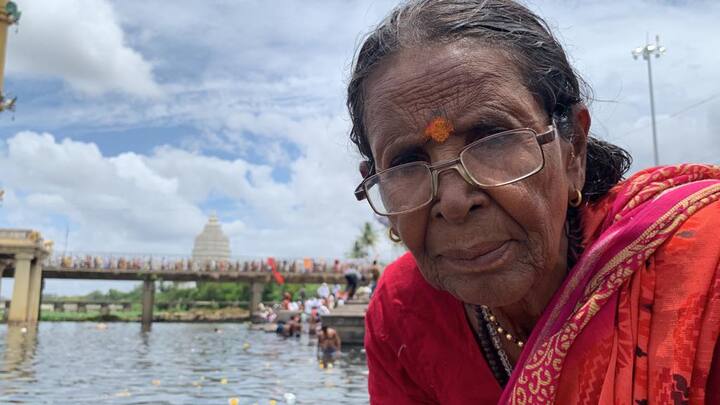 या सोहळ्यासाठी आळंदी नगरी सज्ज झाली आहे. आज सायंकाळी 4 वाजता पालखीचे पंढरपूरच्या दिशेनं प्रस्थान होणार आहे.