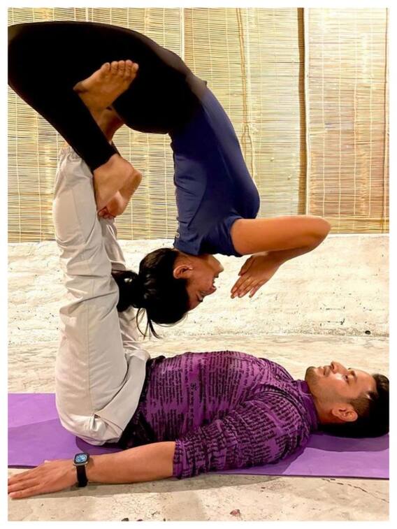 యోగా ఇలా కూడా చేయొచ్చా అనన్య!