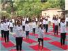 International Yoga Day: दिल्ली में 20 हजार लोगों ने एक साथ किया योग, स्कूल और पार्कों सहित 75 जगह पर मनाया गया योग दिवस