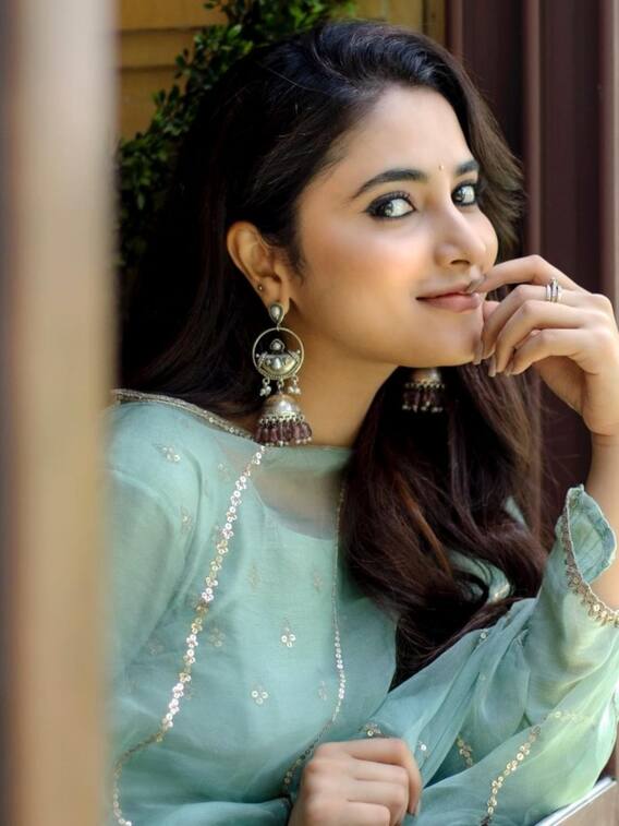 క్యూట్ బ్యూటీ ప్రియాంక మోహన్, అక్కడ ట్రై చేస్తే ఇక్కడ ఛాన్స్!