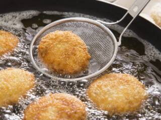 Leftover Oil Use: पकवान फ्राई करने के बाद बचे तेल को यूज करने के बेस्ट 5 तरीके