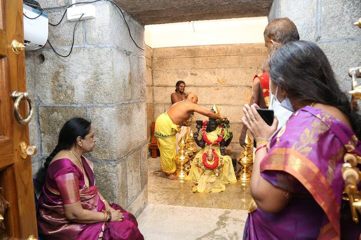 సాయంత్రం 6.30 నుంచి రాత్రి 9.30 గంటల వరకు కలశారాధన, విశేష హోమాలు, వైదిక కార్యక్రమాలు నిర్వహించారు.