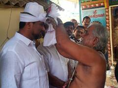 நட்புக்காக பூஜையில் பங்கேற்ற இஸ்லாமியர்; பரிவட்டம் கட்டி மரியாதை - கரூரில் சுவாரஸ்ய நிகழ்வு