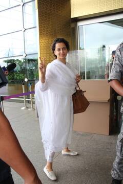 Kangana Ranaut Pics: एयरपोर्ट पर सिंपल लुक में दिखीं कंगना रनौत, फिर भी खूबसूरती और सादगी से जीता दिल