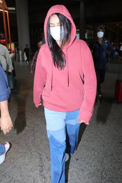 एयरपोर्ट पर पैपराजी को देखकर मुंह छिपाकर भाग गईं ये एक्ट्रेस, तस्वीरें देख पहचान नहीं पाएंगे आप