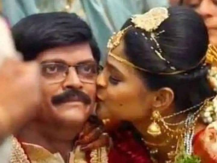 Telanagana heart touching story Daughter marriage performed before fathers wax statue Father Wax Statue: இறந்த தந்தையை திருமண பரிசாக அளித்த அண்ணன்.. நெகிழ்ந்து கண்ணீர் சிந்திய தங்கை..