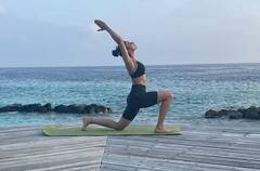 International Yoga Day 2022: રકુલ પ્રીતે આ રીતે મનાવ્યો યોગ દિવસ, દરિયા કિનારે કર્યા યોગાસન