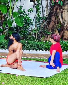 International Yoga Day: બાબા રામદેવ સાથે યોગ કરતી જોવા મળી રશ્મિ દેશાઈ, તસવીરો થઈ વાયરલ