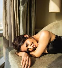 Ruhani Sharma: వెస్ట్రన్ వేర్‌లో అందాల విందు చేస్తున్న రుహానీ శర్మ