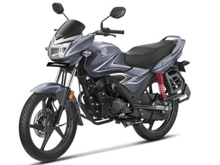 एक दशकाहून अधिक काळ होंडा शाइन भारतीय बाजारपेठेत विकली जात आहे. होंडा टू-व्हीलरची ही टॉप परफॉर्मर बाईक आहे. ही बाईक आकर्षक लूकसह येते. या बाईकमध्ये 125cc इंजिन आहे. जे 10.50 bhp पॉवर आणि 11 न्यूटन मीटर टॉर्क जनरेट करते. Honda Shine 125 हायवेवर 60-65 kmpl आणि शहरांमध्ये 50-55 kmpl मायलेज देते.