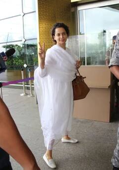 Kangana Ranaut Pics: ਏਅਰਪੋਰਟ 'ਤੇ ਸਿੰਪਲ ਲੁੱਕ 'ਚ ਨਜ਼ਰ ਆਈ ਕੰਗਨਾ ਰਣੌਤ, ਵੇਖੋ ਸ਼ਾਨਦਾਰ ਤਸਵੀਰਾਂ