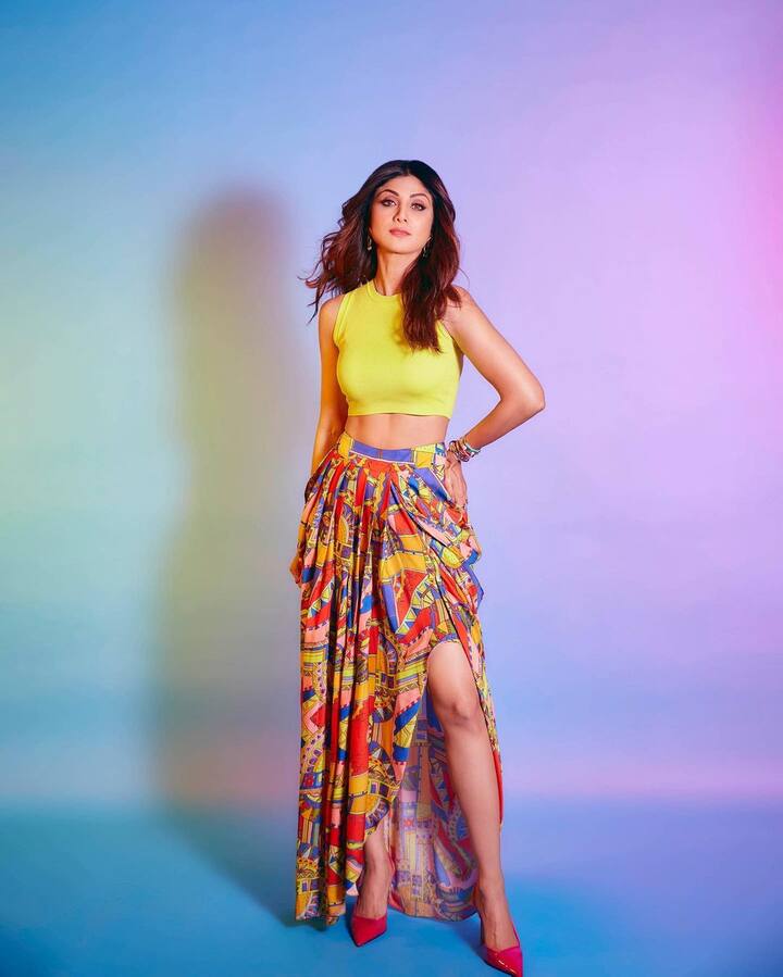 इसकी वजह बताते हुए एक्ट्रेस ने एक इंटरव्यू में बताया है कि निर्देशक अनिल शर्मा ने उनसे संपर्क किया था लेकिन वह अपनी डेट डायरी में फिल्म को फिट नहीं कर सकीं.