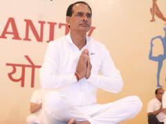 Yoga Day 2022 Celebration in Pics: अंतरराष्ट्रीय योग दिवस पर भोपाल में मुख्यमंत्री शिवराज सिंह चौहान ने किया योग, सीएम ने बताया कि वो कबसे कर रहे हैं योग