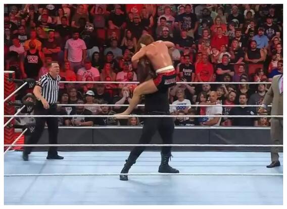 Money in the Bank लैडर मैच में 7 फुट लंबे जायंट ने बनाई जगह, पूर्व टैग टीम चैंपियन को दी मात Money in the Bank लैडर मैच में 7 फुट लंबे जायंट ने बनाई जगह, पूर्व टैग टीम चैंपियन को दी मात