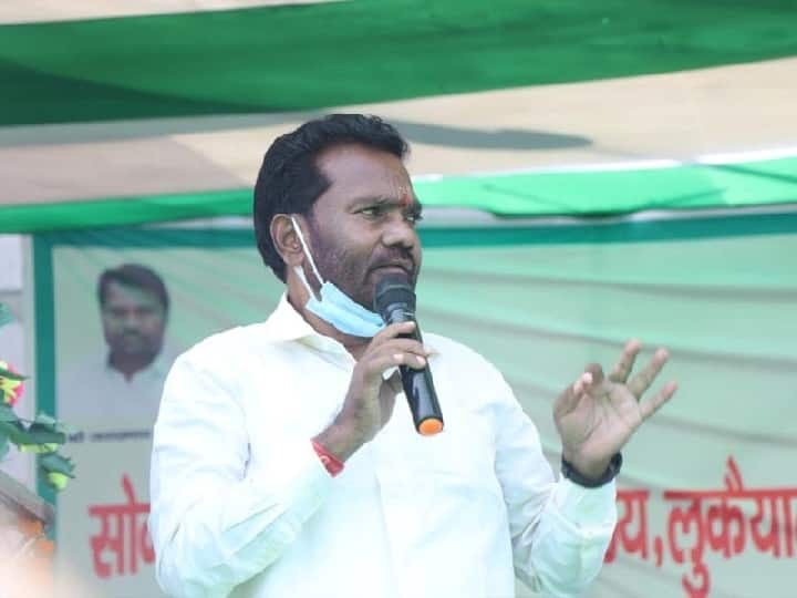 Jharkhand BJP attack on hemant soren government over school uniforms coloured as green Jharkhand Politics: सरकारी स्कूलों के यूनिफॉर्म पर चढ़ेगा हरा रंग, BJP बोली- 'तुष्टिकरण कर रही है सरकार'