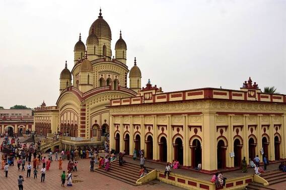 Dakshineshwar Kali Temple: कोलकाता का दक्षिणेश्वर काली मंदिर है बेहद खास, दर्शनमात्र से पूरी हो जाती है मनोकामना