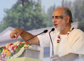 'મહાદેવથી મોટું કોઈ નથી', નિવેદનબાજી કરનારા સ્વામિનારાયણ સાધુઓને ભાઈશ્રી રમેશ ઓઝાની ટકોર