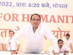 Yoga Day 2022 Celebration in Pics: अंतरराष्ट्रीय योग दिवस पर भोपाल में मुख्यमंत्री शिवराज सिंह चौहान ने किया योग, सीएम ने बताया कि वो कबसे कर रहे हैं योग