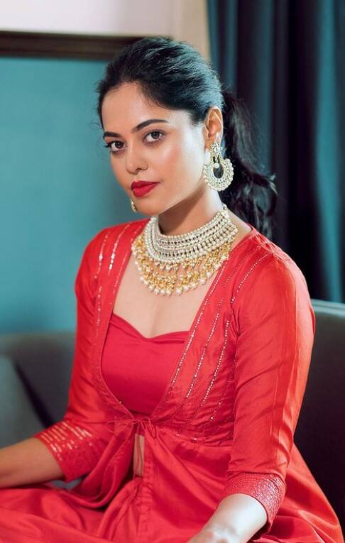 கும்மாலமும் போட வெச்சா வீதியில ஆட வெச்சா டா