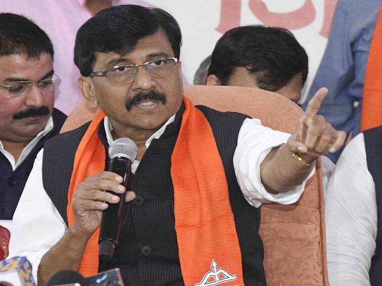 Maharashtra Political Marathi news Shivsena leader Sanjay Raut on Minister Eknath shinde Sanjay Raut : कोणत्याही प्रकारचा भूकंप होणार नाही, एकनाथ शिंदे निष्ठावंत शिवसैनिक, भाजपचा छातीवर नाहीतर पाठीवर घाव : संजय राऊत