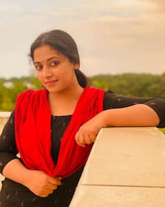 Actress Anu Sithara:மலையாளக் கரையோர மயில்... அனு சித்தாரா இன்ஸ்டாகிராம் ரவுண்ட் அப்!