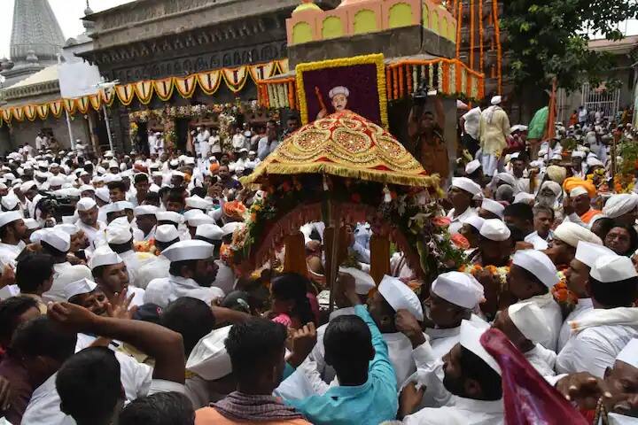 Saint Tukaram : संत तुकाराम महाराज पालखीचा आजचा मुक्काम आकुर्डीत Saint Tukaram Ashadhi Wari 2022 Todays stay of Sant Tukaram Maharaj Palkhi in Akurdi Saint Tukaram : संत तुकाराम महाराज पालखीचा आजचा मुक्काम आकुर्डीत