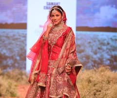 Shehnaaz Gill : पंजाबी कुडी शहनाज गिलचा 'ब्रायडल लूक', रॅम्प वॉकचे फोटो व्हायरल