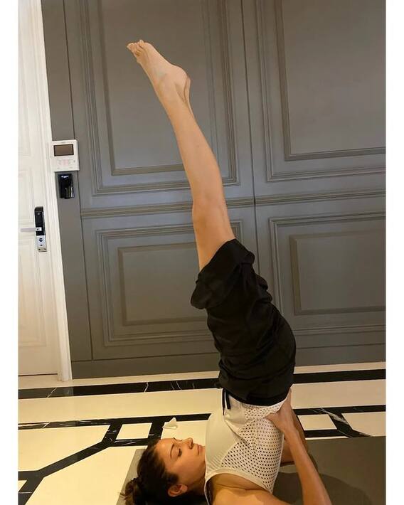 Photo: The fitness journey shared by Anushka Sharma;  See pictures while practicing yoga!