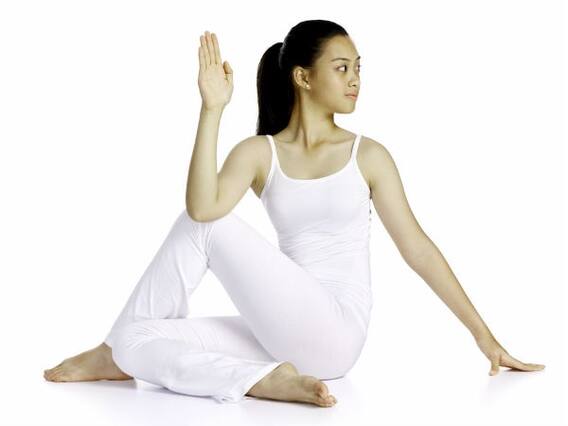 Health Tips: क्या अपच की वजह से आपका पेट फूल जाता है? तो योगासन से करें पाचन तंत्र को दुरुस्त