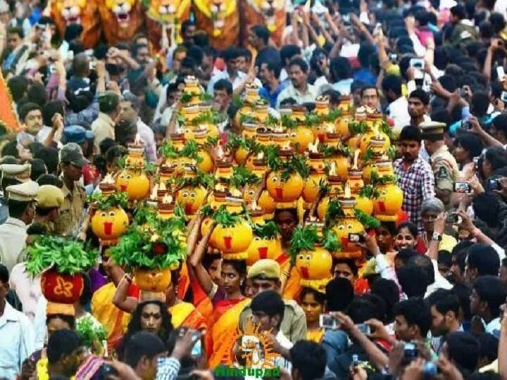 Minister Talasani srinivas yadav reviews over Bonalu festival, Golconda bonalu starts form june 30 Telangana Bonalu: బోనాల కోసం ఈసారి రూ.15 కోట్లు, మంత్రి తలసాని రివ్యూ, ముఖ్య తేదీలు ఇవే