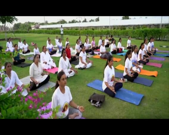 अंतर्राष्ट्रीय योग दिवस: गुजरात में कैसे मनाया गया योग दिवस? तस्वीरें देखें