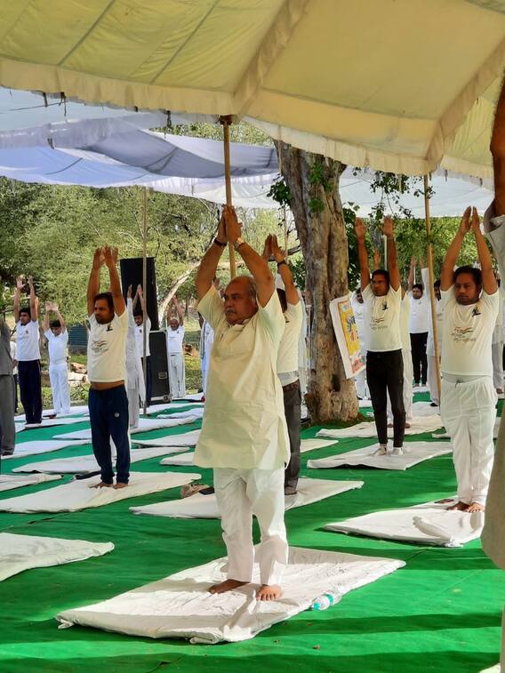 International Yoga Day 2022: Cabinet Ministers Perform Yoga Asanas In Different Parts Of Country — SEE PICS