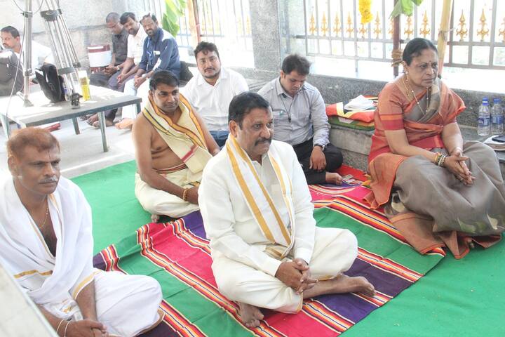 ఈ కార్యక్రమంలో డిప్యూటీ ఈవో గుణ భూషణ్ రెడ్డి, ఆగమ సలహాదారు వేదాంతం విష్ణు భట్టాచార్యులు, ఇతర అధికారులు, రుత్వికులు పాల్గొన్నారు.